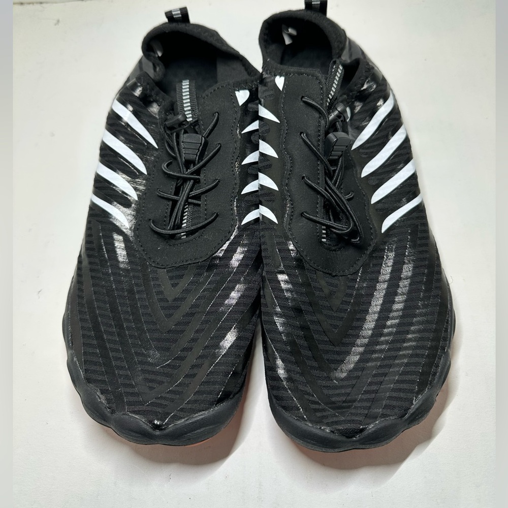 No Brand Black and White Barefoot Athletic Shoes Unisex Size 44